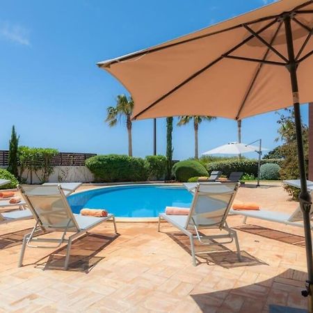 Villa Prado - Beautiful Beachfront Villa Албуфейра Экстерьер фото