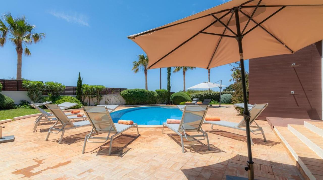 Villa Prado - Beautiful Beachfront Villa Албуфейра Экстерьер фото