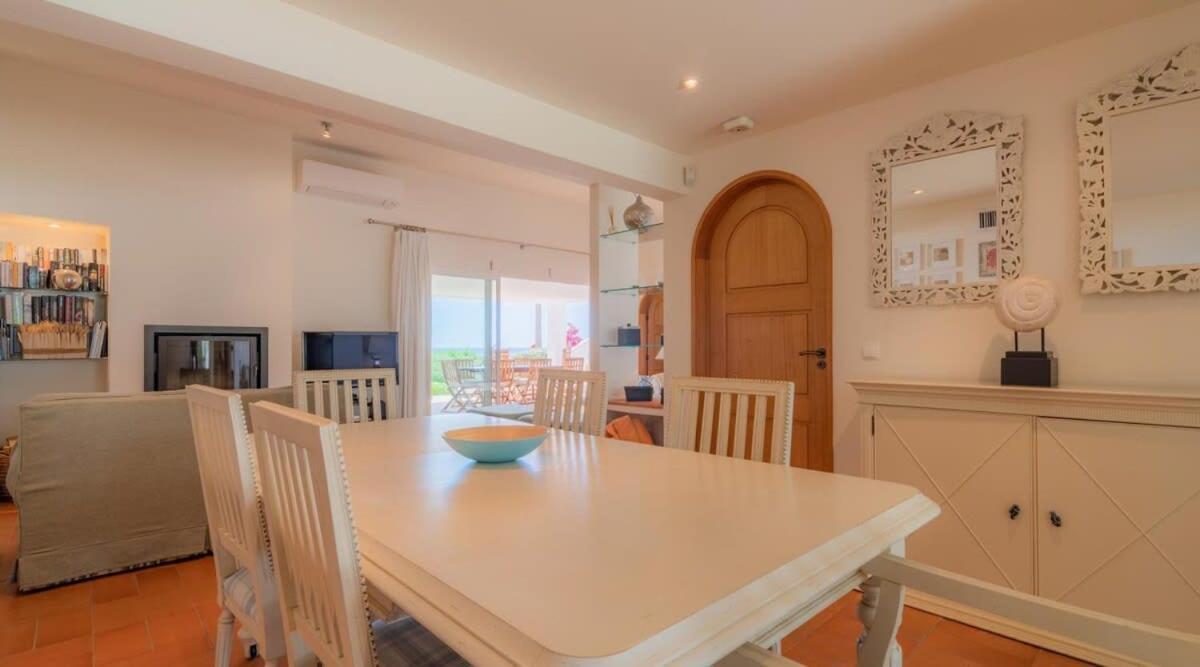Villa Prado - Beautiful Beachfront Villa Албуфейра Экстерьер фото
