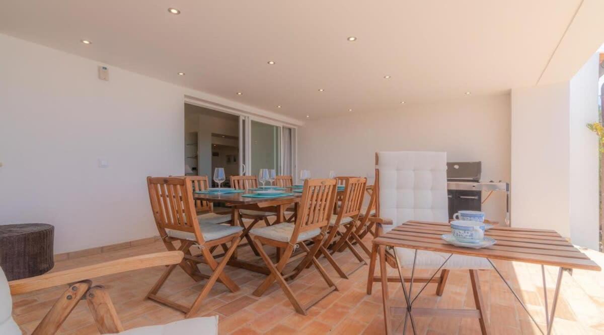 Villa Prado - Beautiful Beachfront Villa Албуфейра Экстерьер фото
