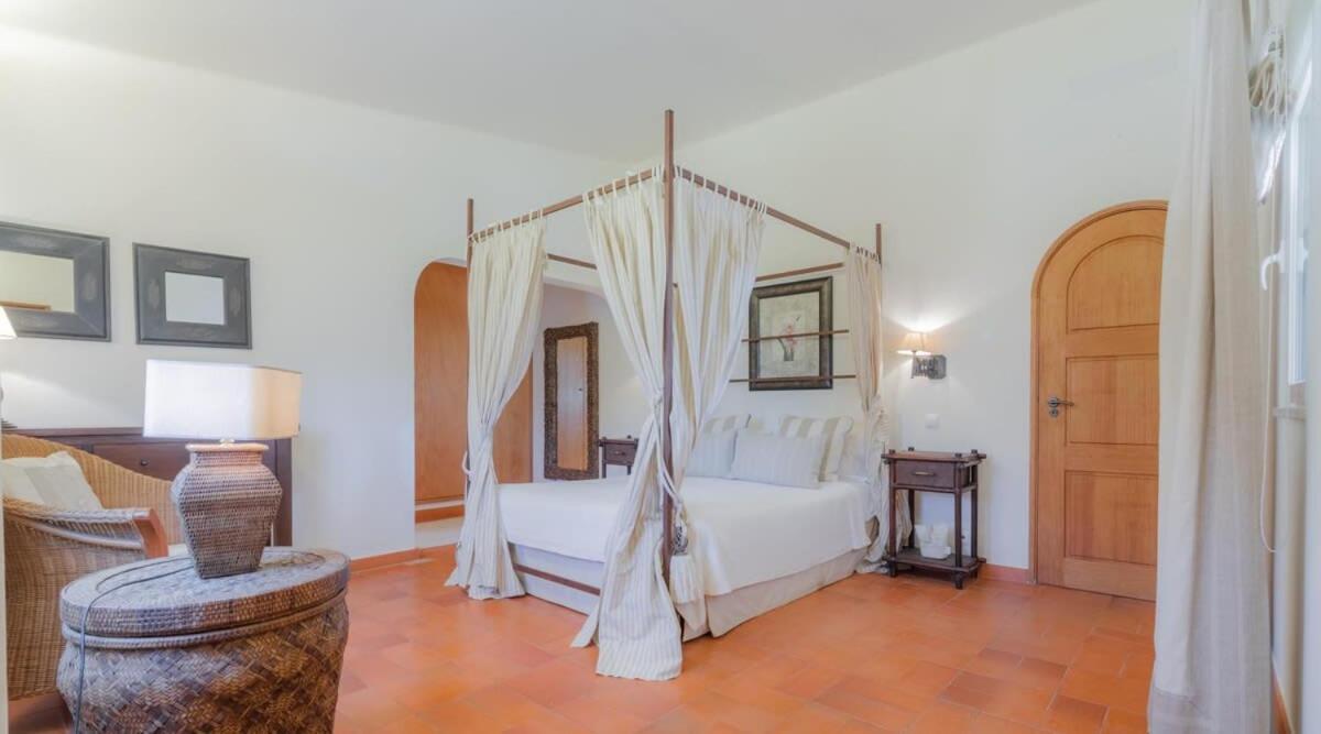 Villa Prado - Beautiful Beachfront Villa Албуфейра Экстерьер фото