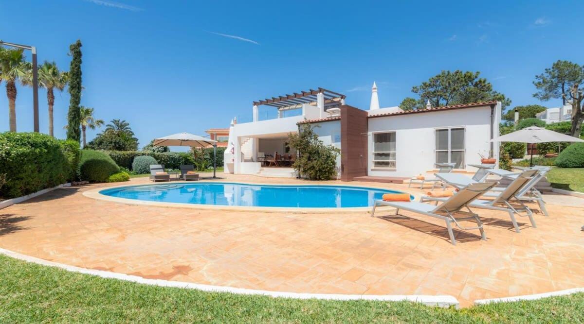 Villa Prado - Beautiful Beachfront Villa Албуфейра Экстерьер фото