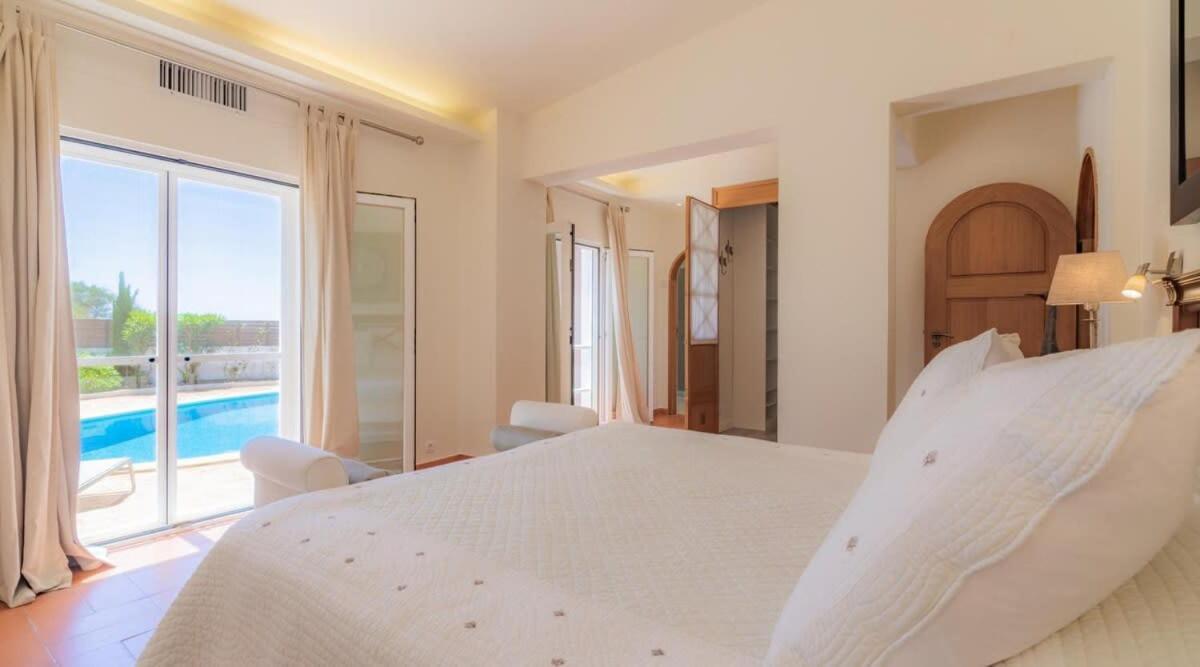 Villa Prado - Beautiful Beachfront Villa Албуфейра Экстерьер фото